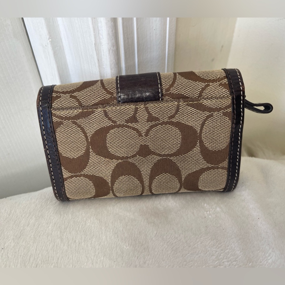Coach Signature Small Wallet GUC - Picture 8 of 9